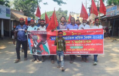 বাবার অধিকার আদায় শ্রমিক দিবসে রাস্তায় ছেলে
