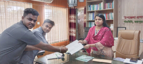 পাঁচবিবি বিএম কলেজের অধ্যক্ষকে পুনঃবহালের দাবিতে স্মারকলিপি