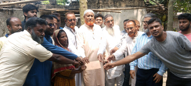 পাঁচবিবিতে অগিকান্ডে ক্ষতিগ্রস্ত পরিবারের মাঝে বিএনপির আর্থিক সহায়তা প্রদান