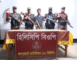 হিলি সীমান্তে পতাকা বৈঠকে বাংলাদেশি কিশোরকে ফেরত দিলো বিএসএফ