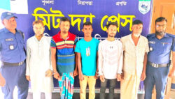 হাকিমপুরে পুলিশের বিশেষ অভিযানে ৫ জন গ্রেফতার