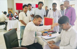 ফুলবাড়ীতে বিনামূল্যে চক্ষু চিকিৎসা