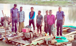 সেনাবাহিনীর অভিযানে অবৈধ ড্রেজার মেশিন জব্দসহ গ্রেফতার ৬
