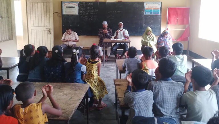 মাইলস্টোন স্কুলের নিহত শিক্ষার্থীদের আত্মার শান্তি কামনায় নবাবগঞ্জে দোয়া অনুষ্ঠিত